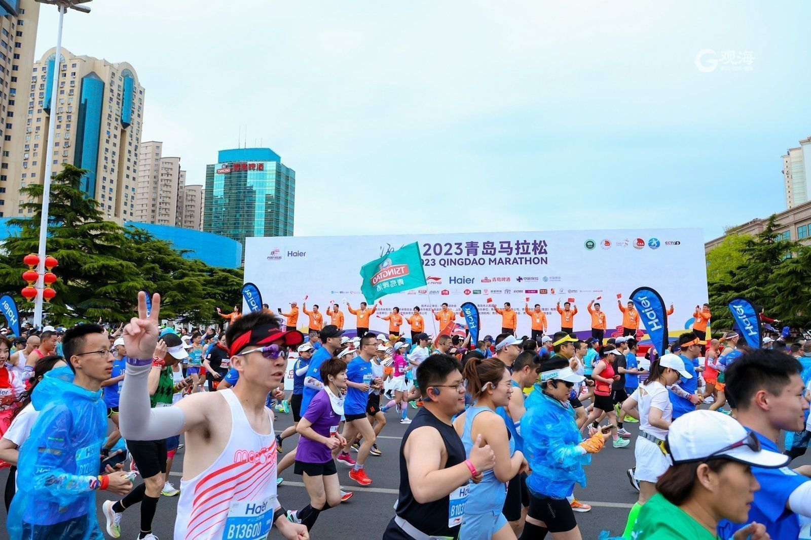 2023青岛马拉松鸣枪开跑