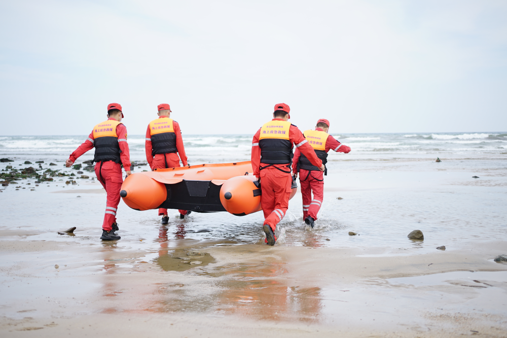 青岛啤酒节醉美西海岸乘风破浪海上应急救援队守护金沙滩啤酒城海岸线