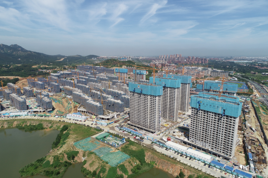 黄岛街道:幸福小镇-岛外九社区搬迁改造项目首批高层提前封顶-青岛西