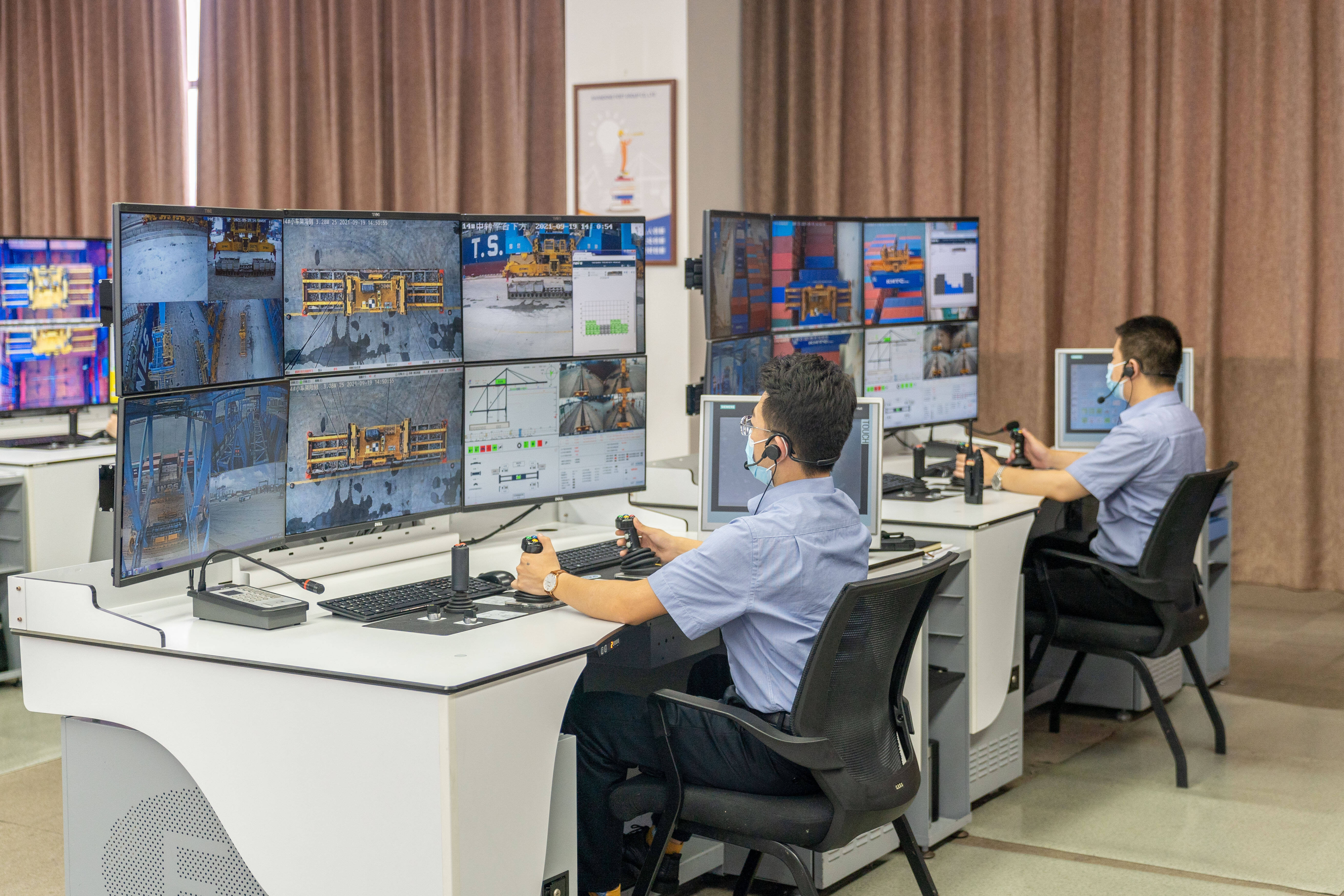 模式,能够实现远程监控员按照既定条件通过1个监控台监控全场任意岸桥