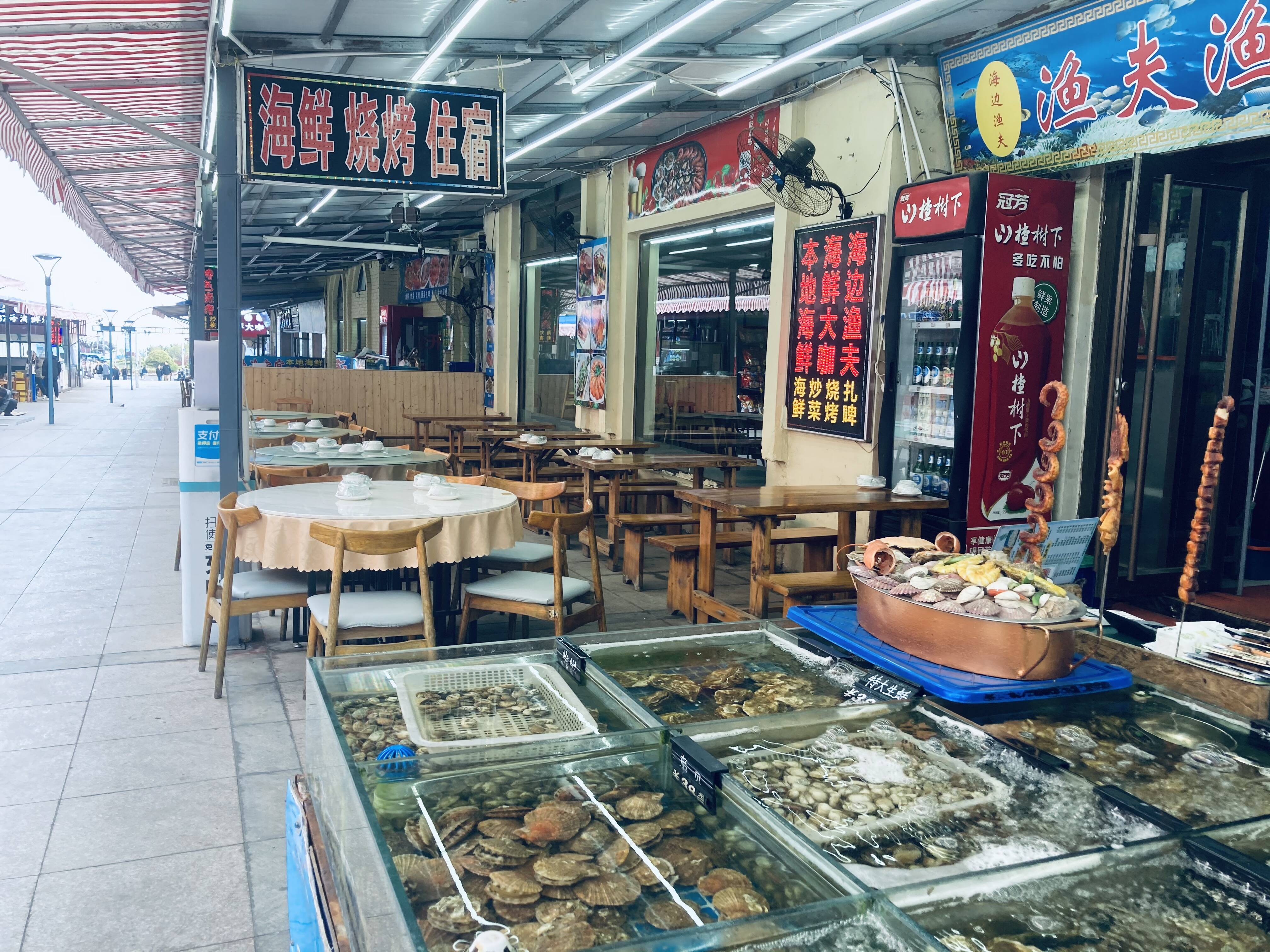 重庆现最具浪漫气息“集装箱”海鲜餐吧 创意十足_游客