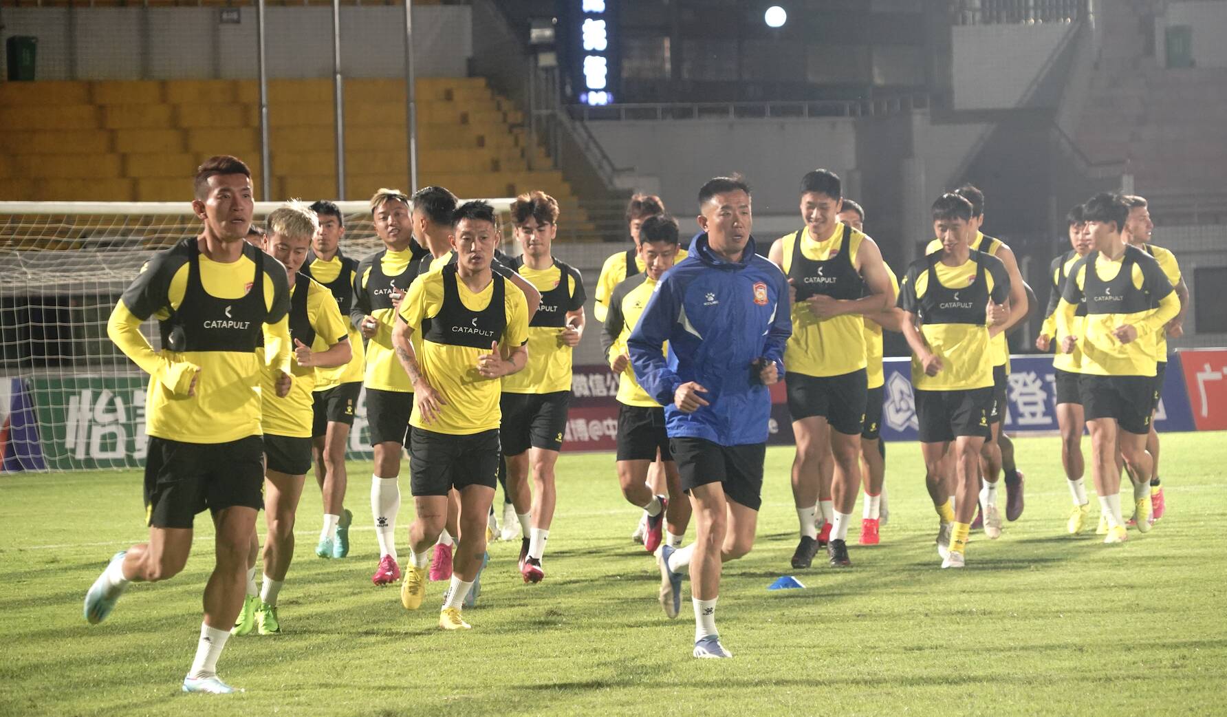 青岛西海岸队今晚客场挑战广西平果哈嘹