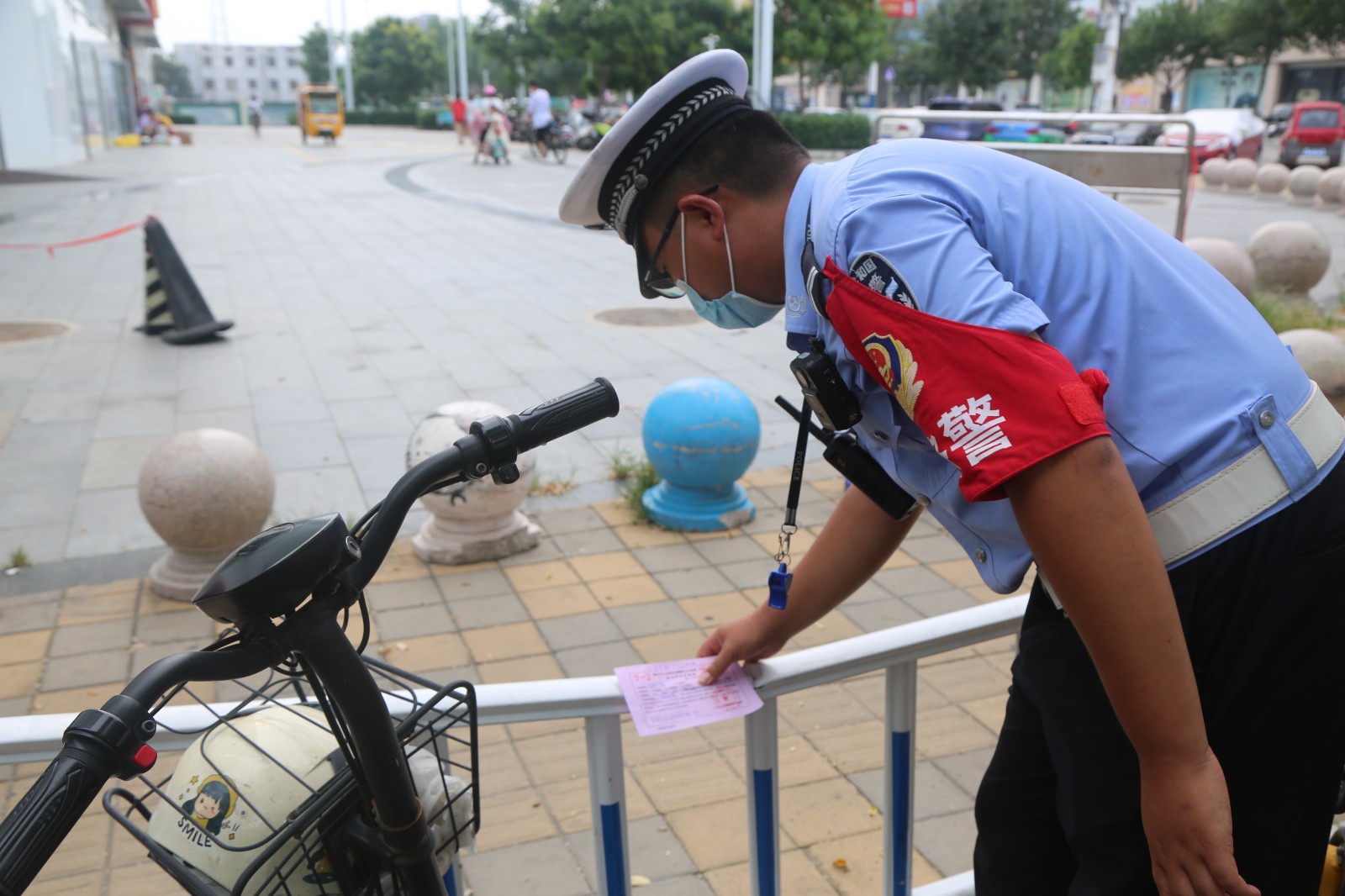 德州交警开展无牌电动自行车拖车行动