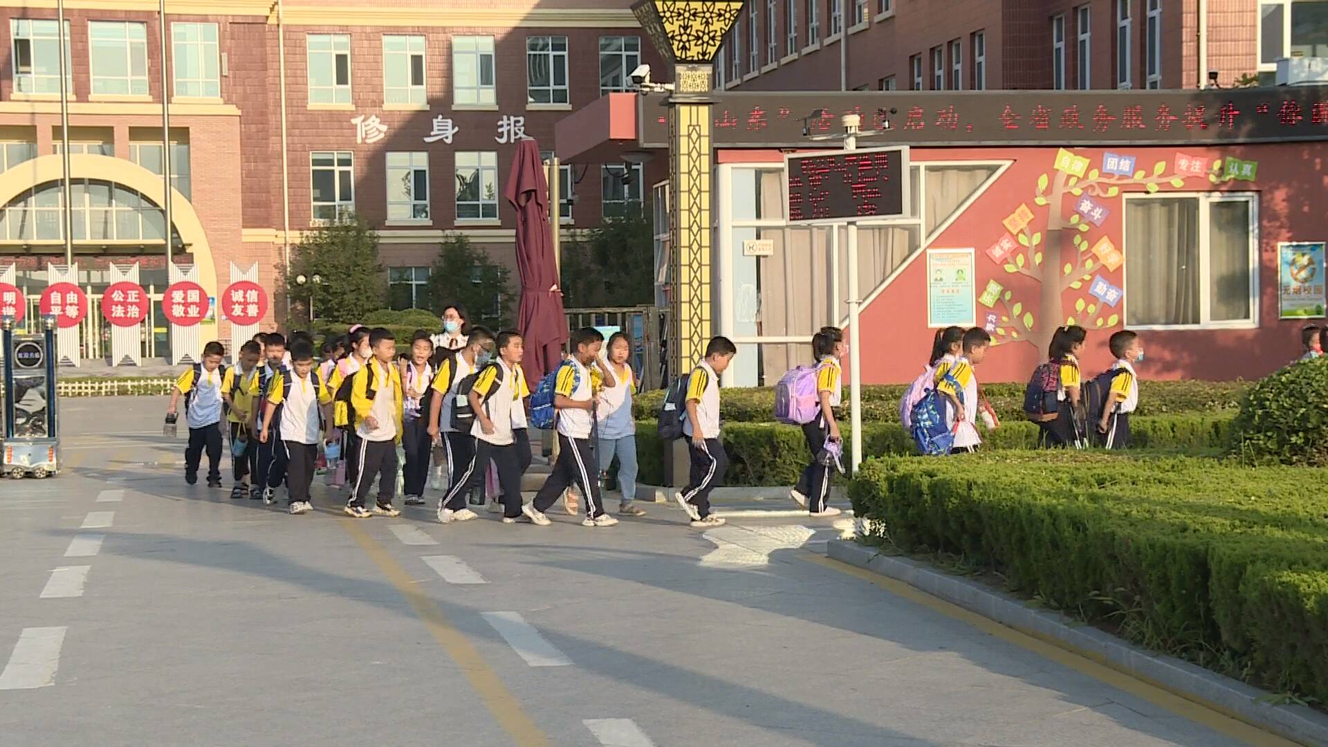 闪电号>媒体>德州市广播电视台>下午放学时间,在陵城区第四实验小学