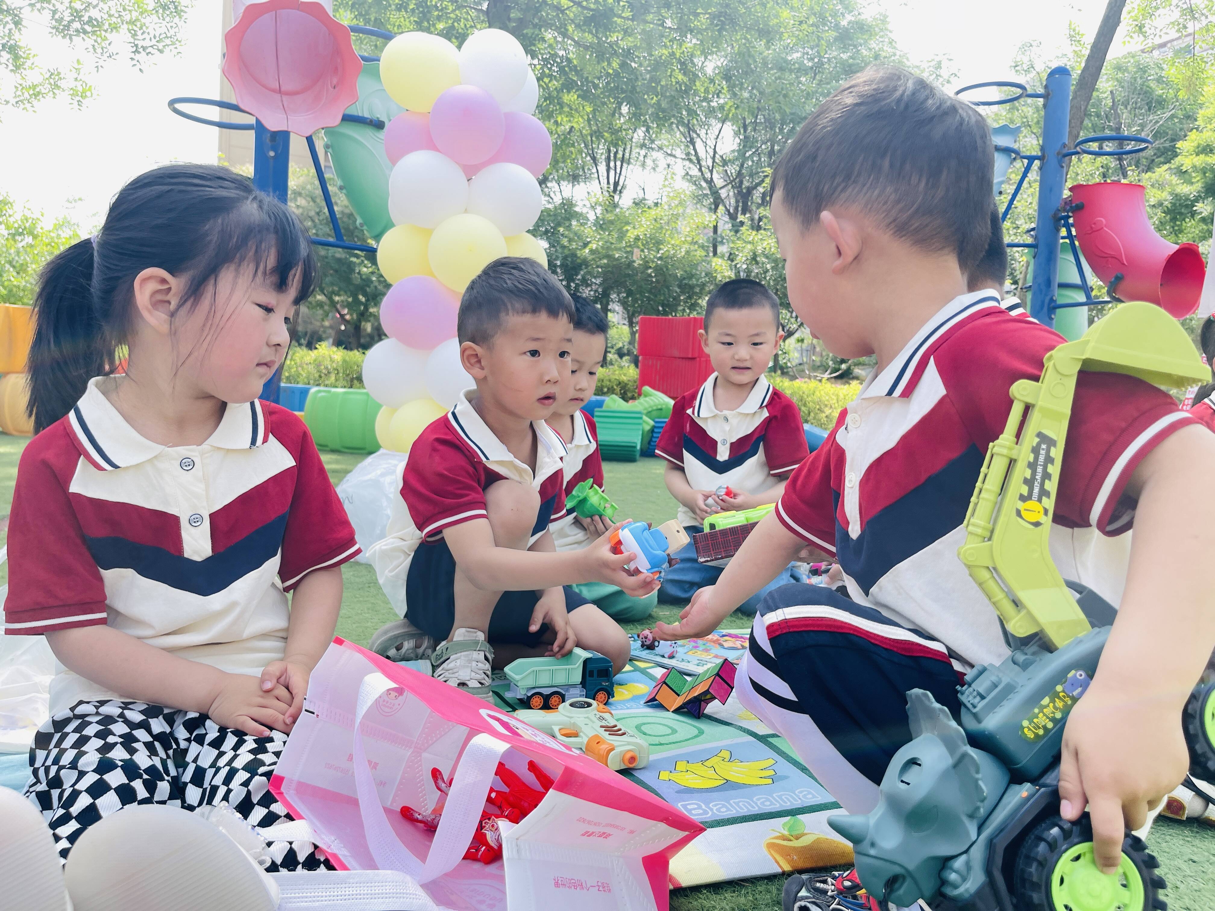萌娃摆摊 玩转市场———昌乐县实验幼儿园开展跳蚤市场活动