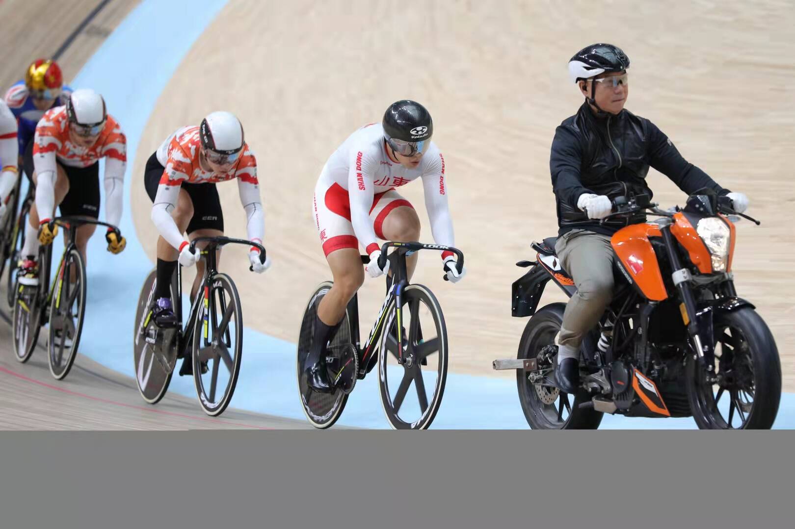 喜报济南市历下区运动员张淼勇夺第十四届全运会场地自行车男子凯林赛