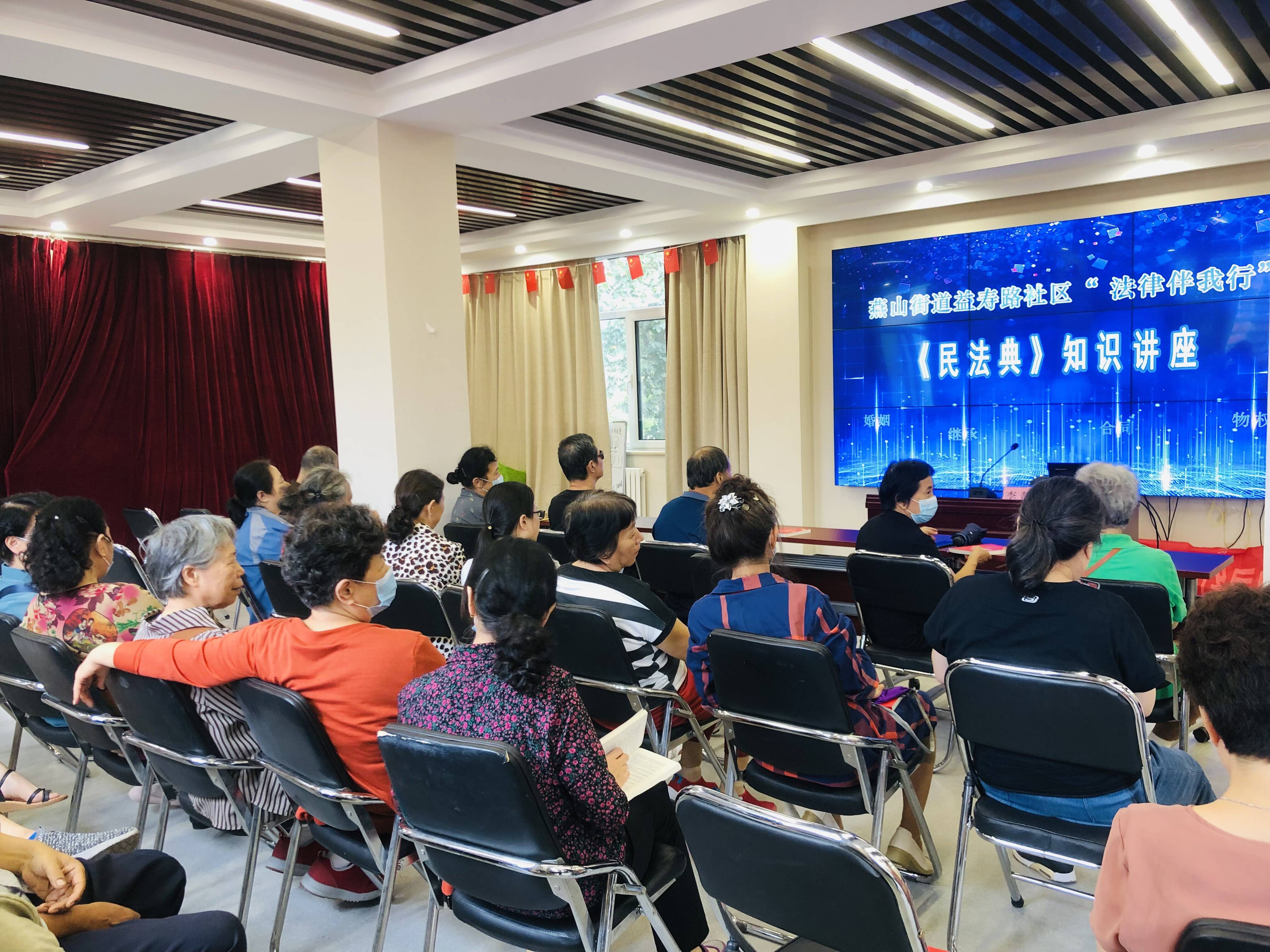 法律伴我行济南市历下区燕山街道益寿路社区举办民法典知识讲座