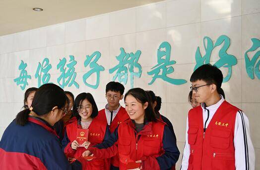 高密市第三中学多形式宣传宪法增强法治意识