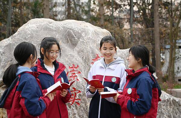 高密市第三中学多形式宣传宪法增强法治意识