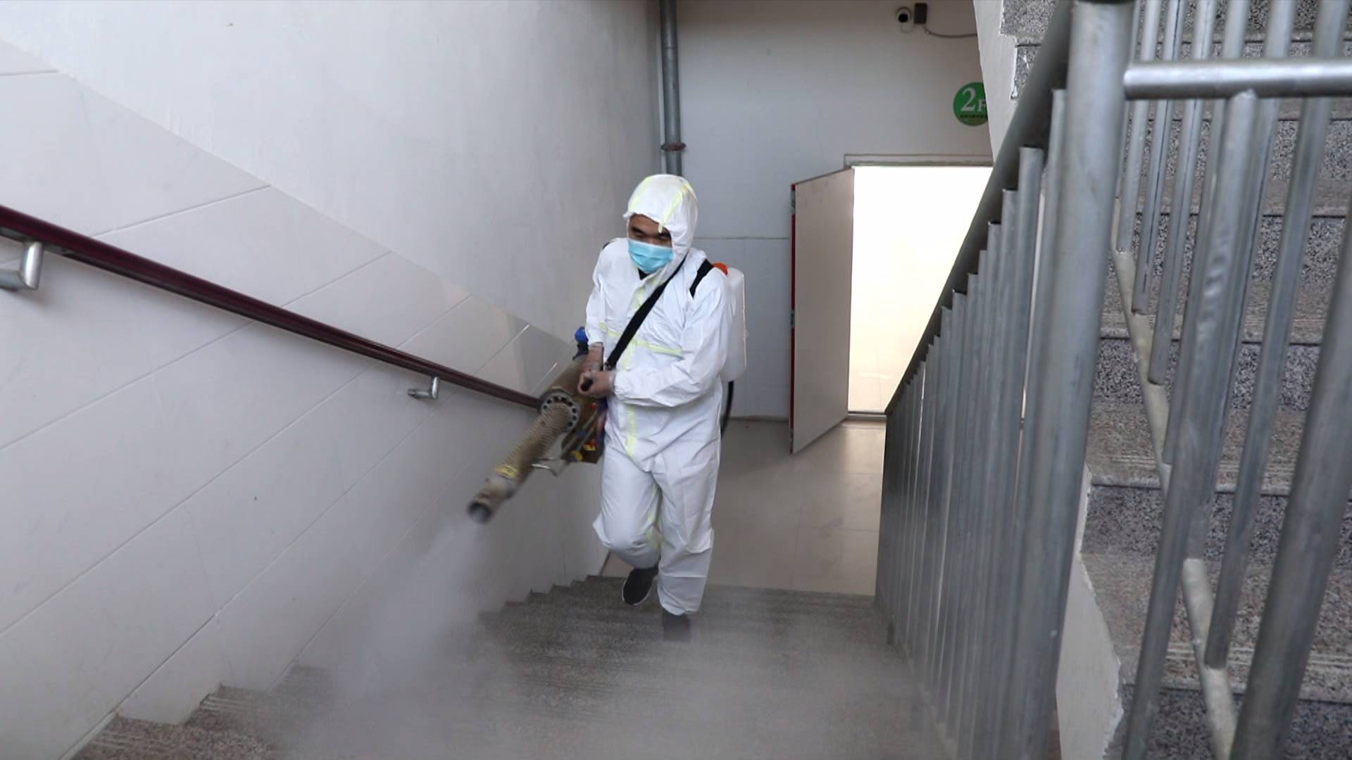 校园防疫无人机空中消毒不留死角营造安全健康校园环境